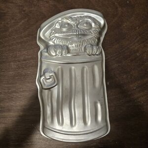 Wilton Oscar The Grouch Vintage Cake Pan Sesame Street Kitchen 1970s